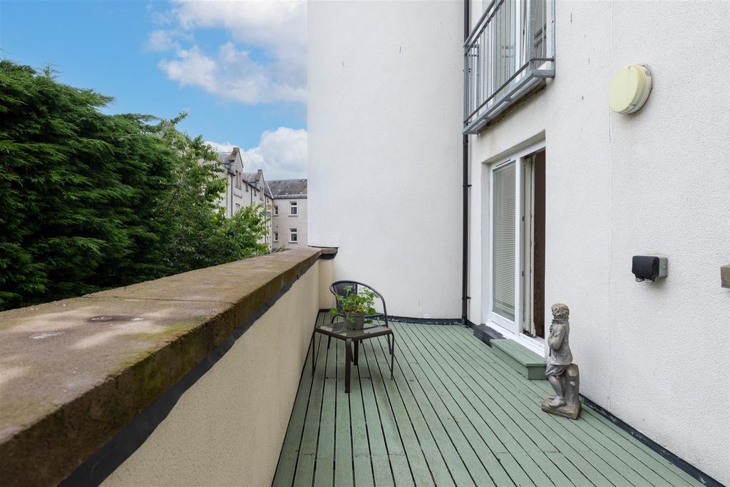 Property photo 2 of 28 Flat 1 Howards Court, Caledonian Rd, Perth-47.Jpg