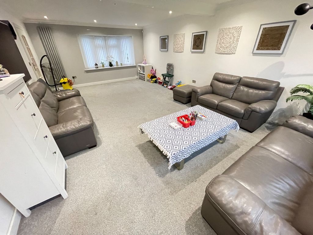 Property photo 2 of 14 4804981