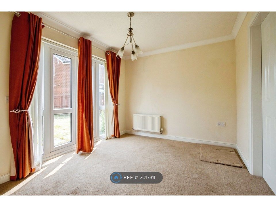 Property photo 3 of 9 Dining Room