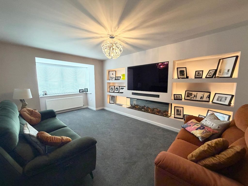 Property photo 2 of 24 Lounge