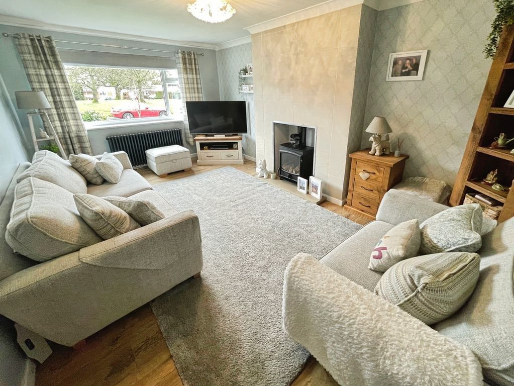 Property photo 2 of 17 Lounge