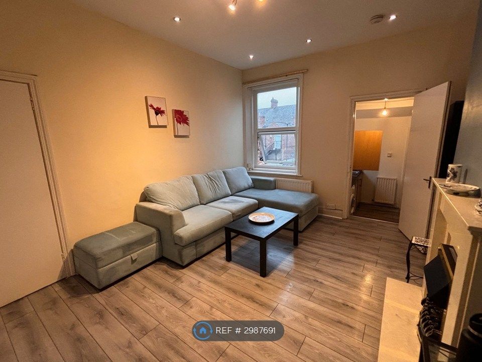 Property photo 3 of 13 Lounge