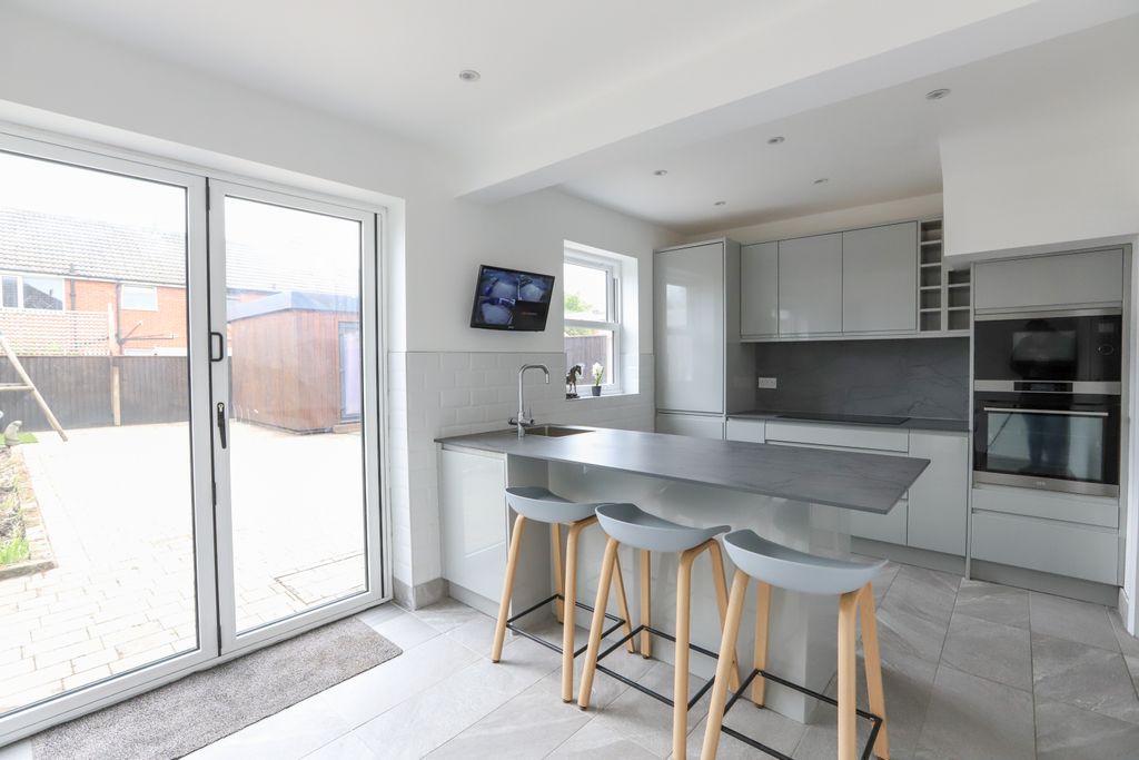 Property photo 2 of 16 Kitchen Diner
