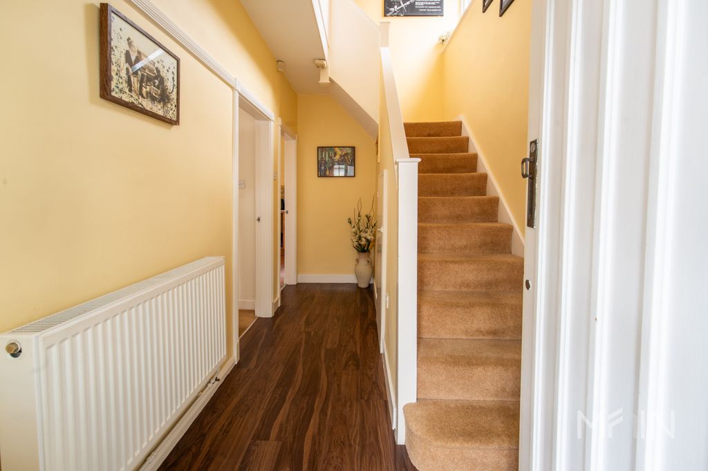 Property photo 3 of 28