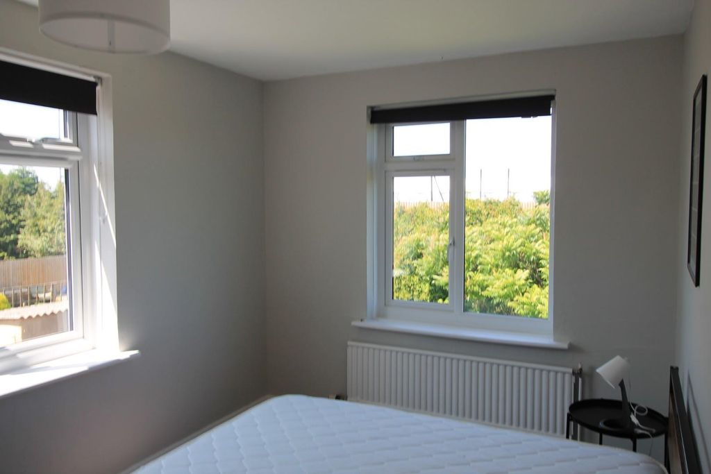 Property photo 3 of 6 Bed 2.Jpg