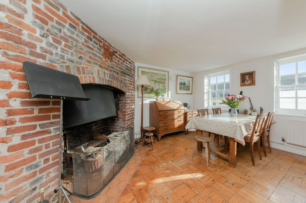 Property photo 3 of 26