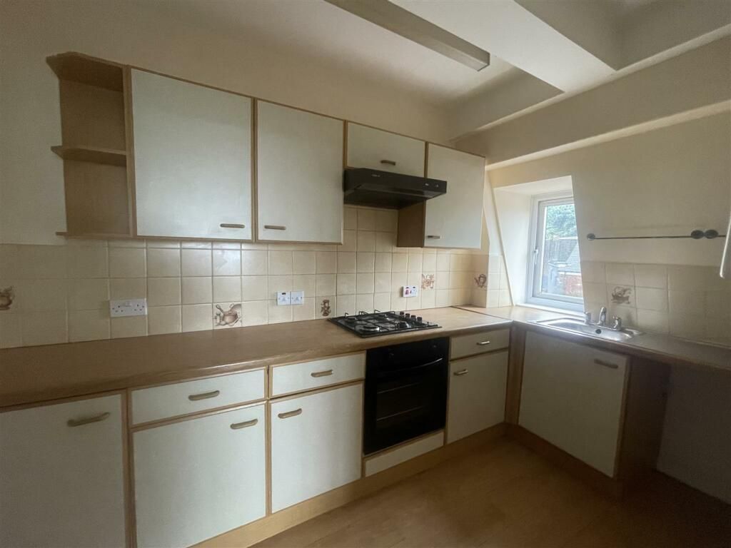 Property photo 2 of 7 Kitchen