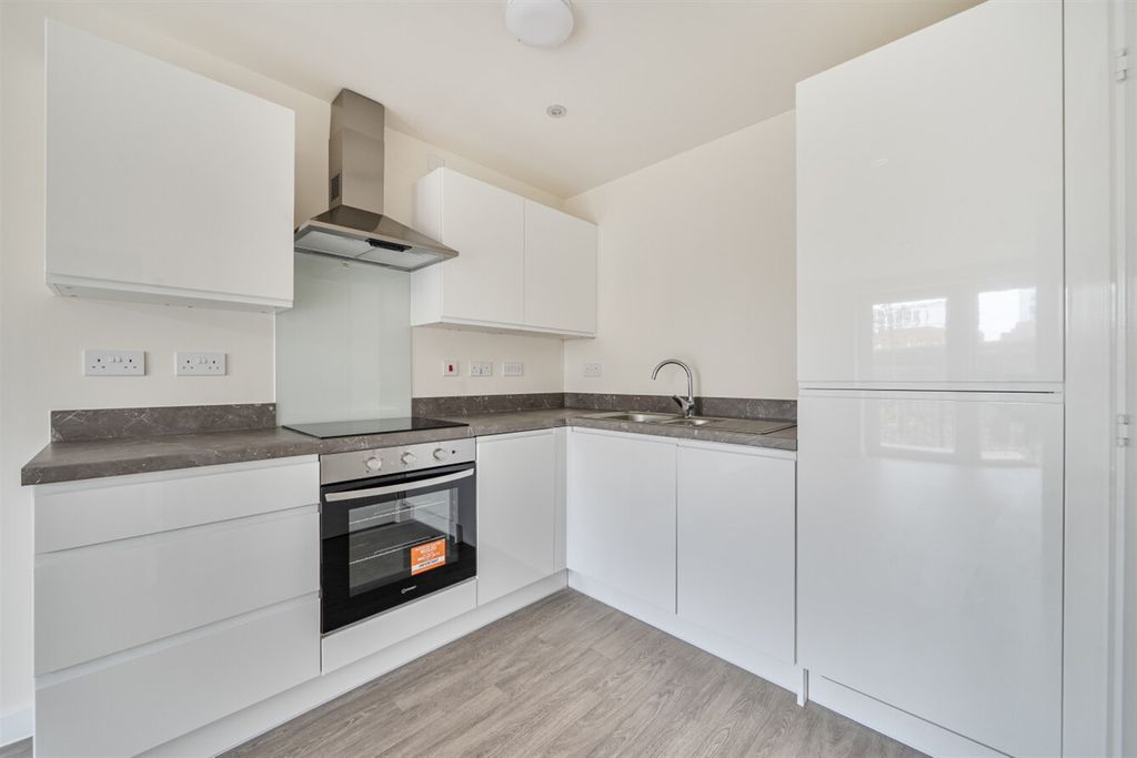 Property photo 1 of 6 Kitchen