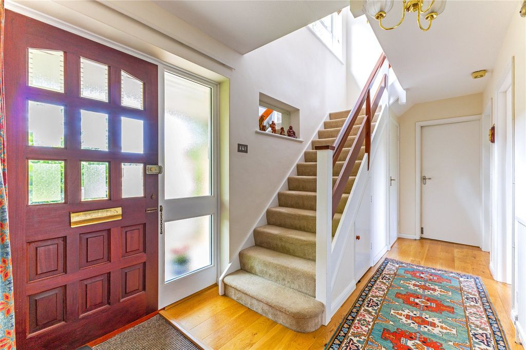 Property photo 2 of 20 Entrance Hall