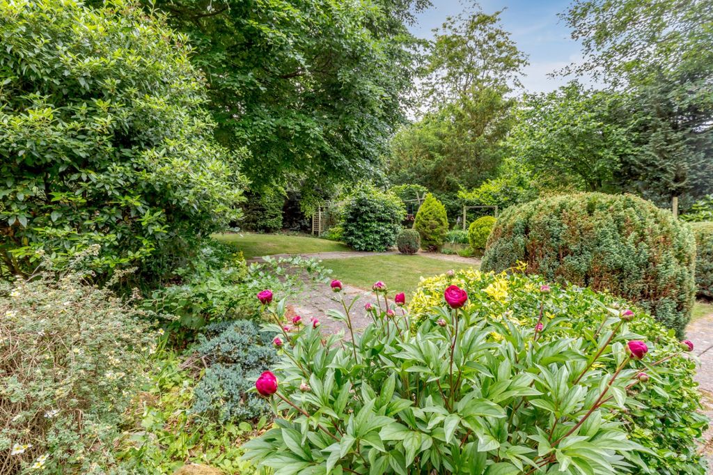 Property photo 3 of 24 Garden