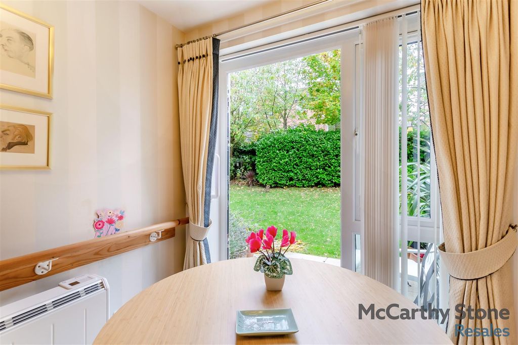 Property photo 2 of 24 8666772-Interior15.Jpg