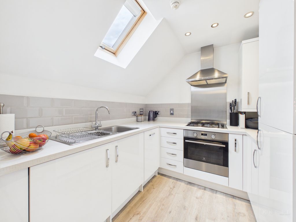 Property photo 3 of 10 Kitchen