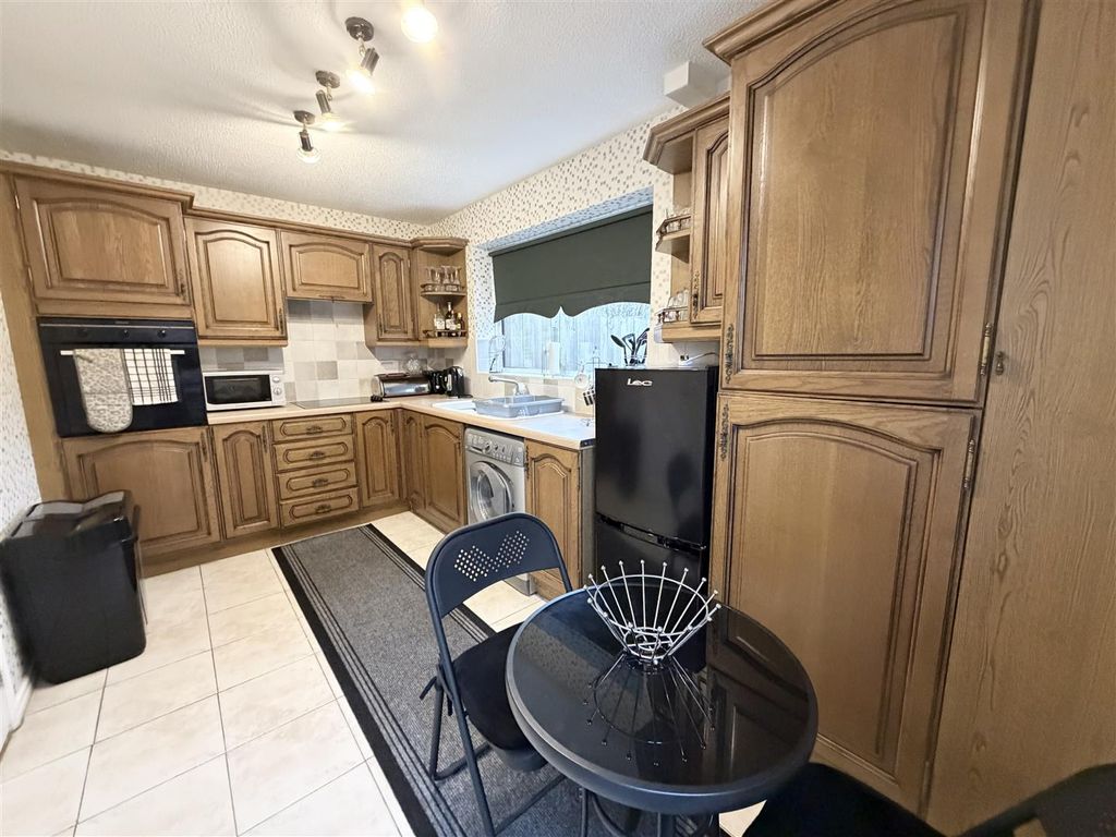 Property photo 2 of 9 Kitchen Diner