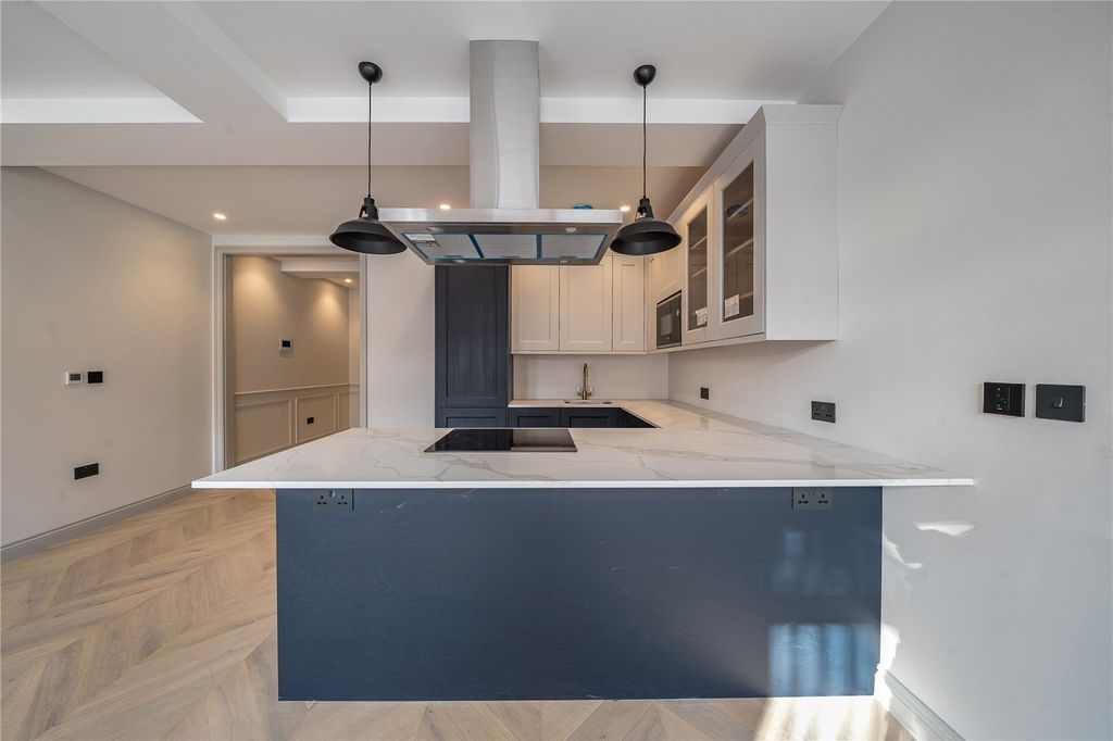 Property photo 2 of 24 Picture No. 28