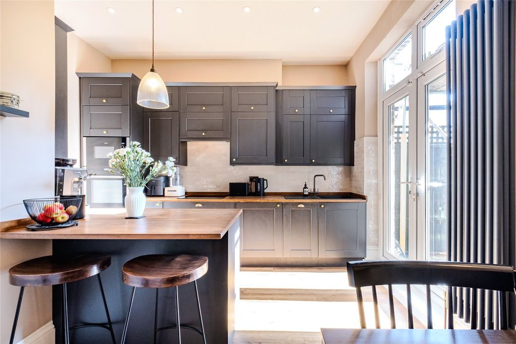 Property photo 3 of 10 Picture No. 06