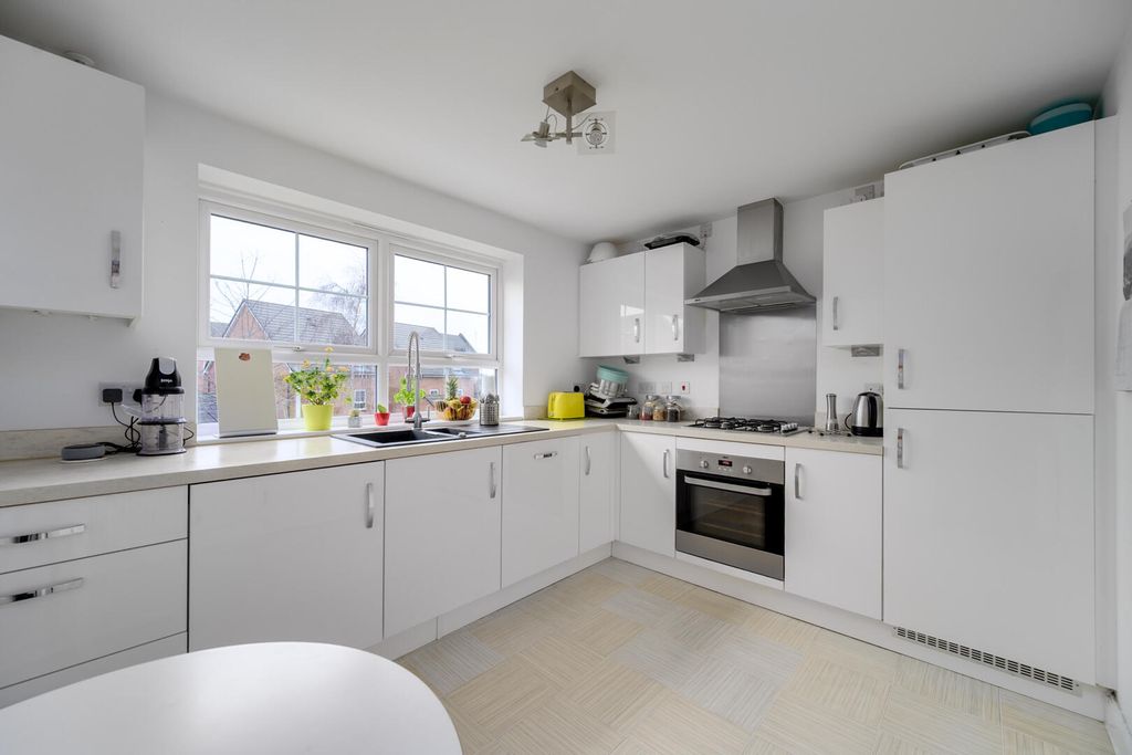 Property photo 3 of 29 Kitchen