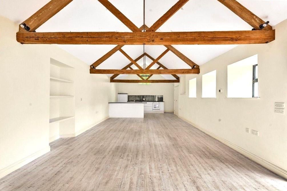 Property photo 2 of 11 Lounge