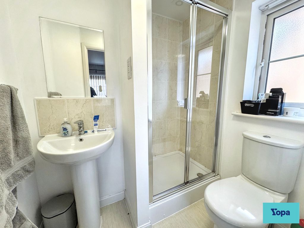 Property photo 3 of 14 En-Suite