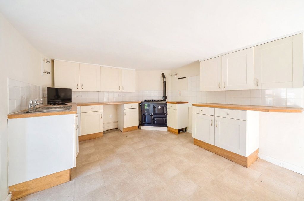 Property photo 3 of 15 32-6819d567d9Da4-...