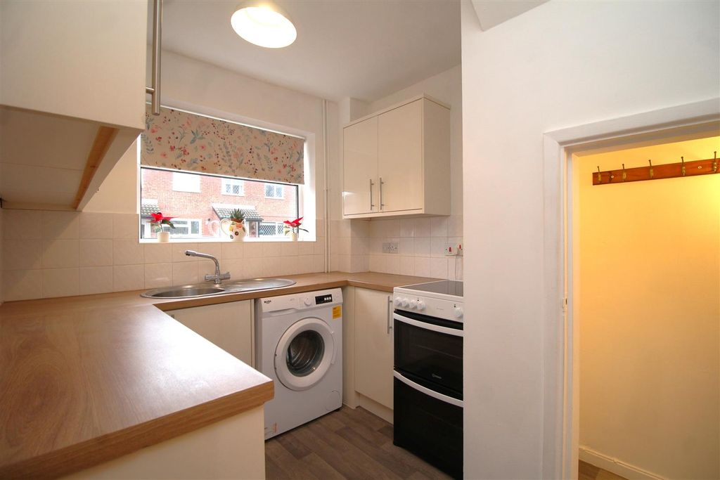 Property photo 3 of 9 Kitchen 2 .Jpg