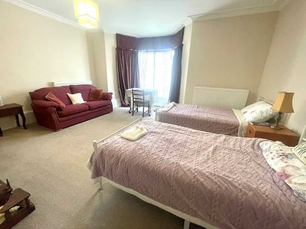 Property photo 3 of 4