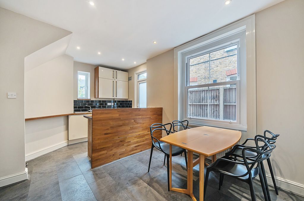 Property photo 1 of 10 1330613-9-688212c...