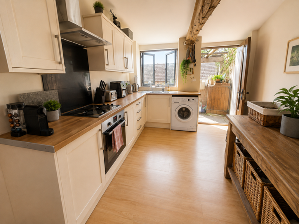 Property photo 2 of 8 Kitchen
