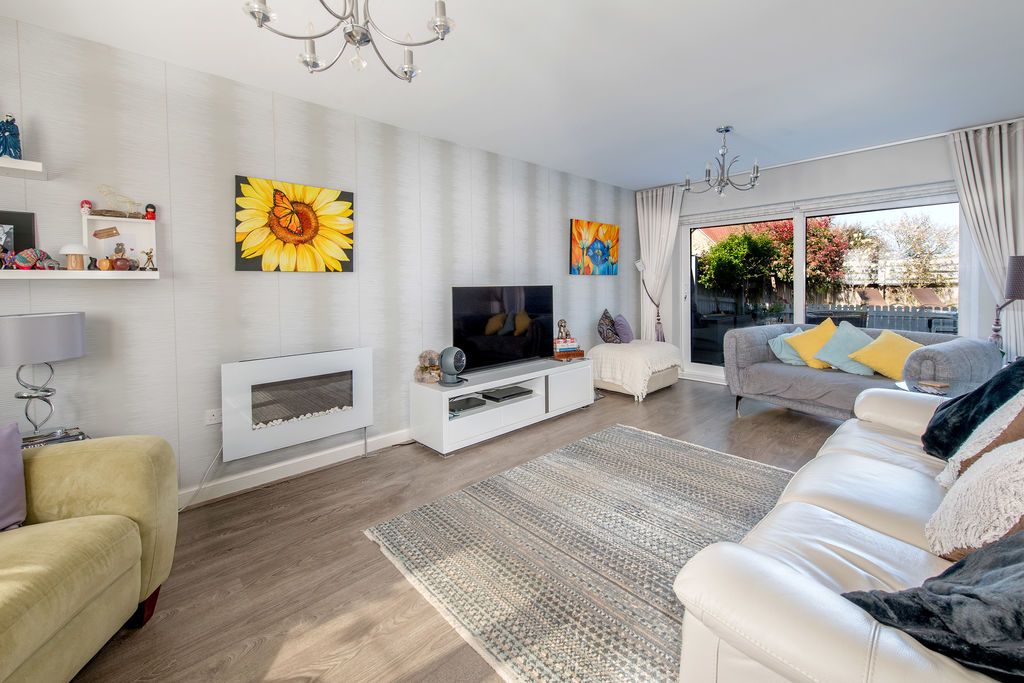 Property photo 2 of 27 Sitting Room