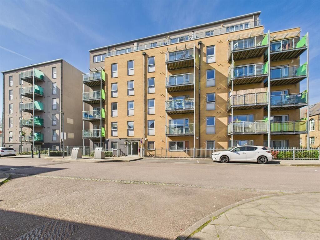 Property photo 1 of 12