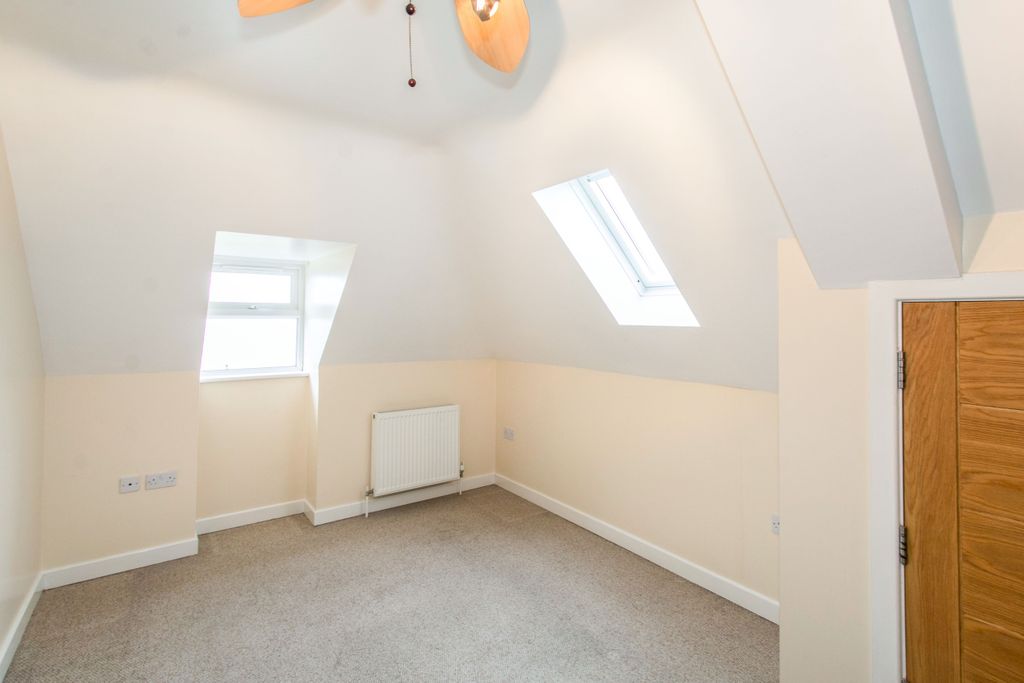 Property photo 3 of 10 3354c732-8Bab-4De9-A