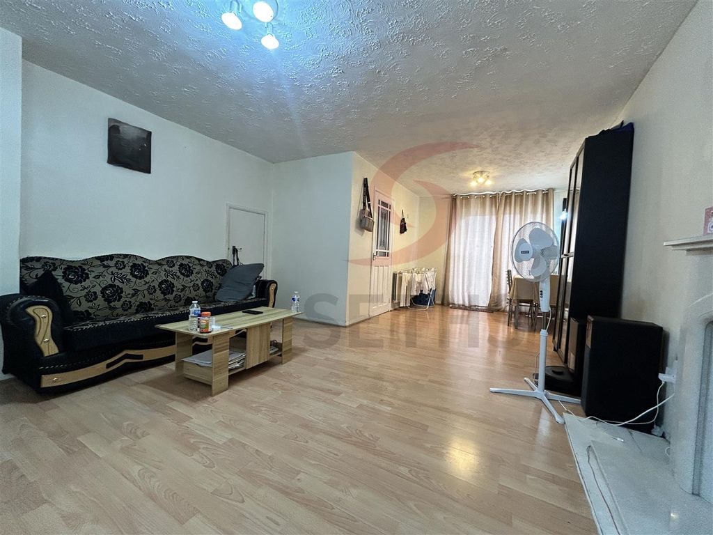 Property photo 3 of 13 Lounge/Dining Room