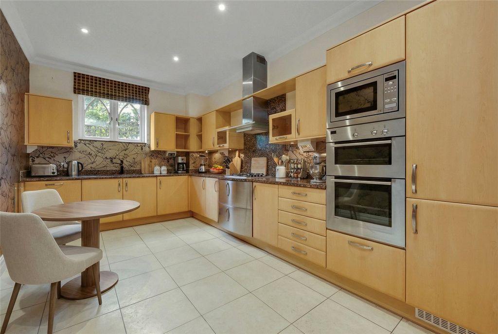 Property photo 2 of 11 Kitchen