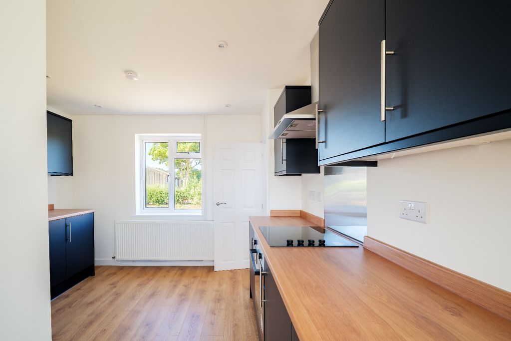 Property photo 2 of 22 5469382