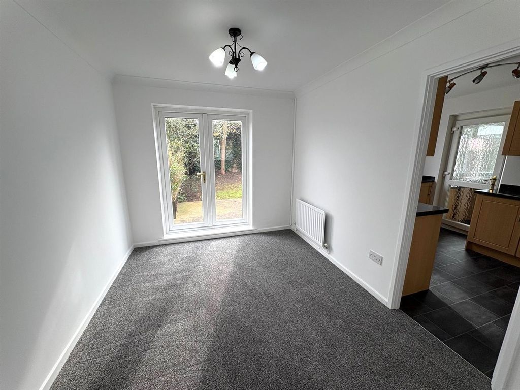 Property photo 3 of 11 Dining Room