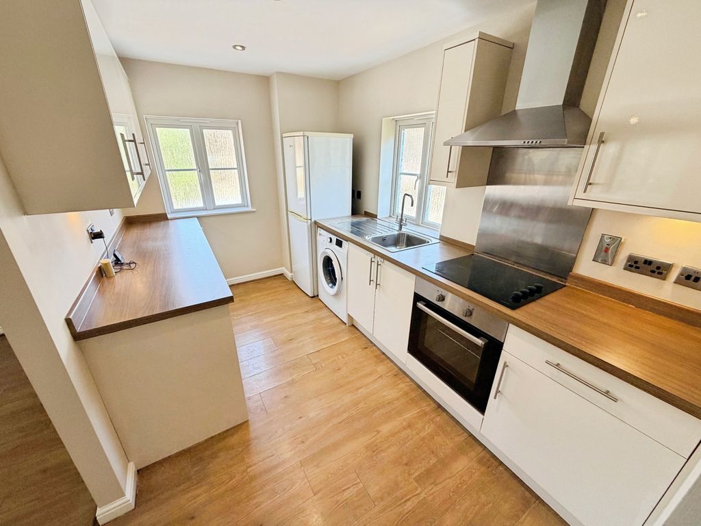 Property photo 3 of 7 Kitchen