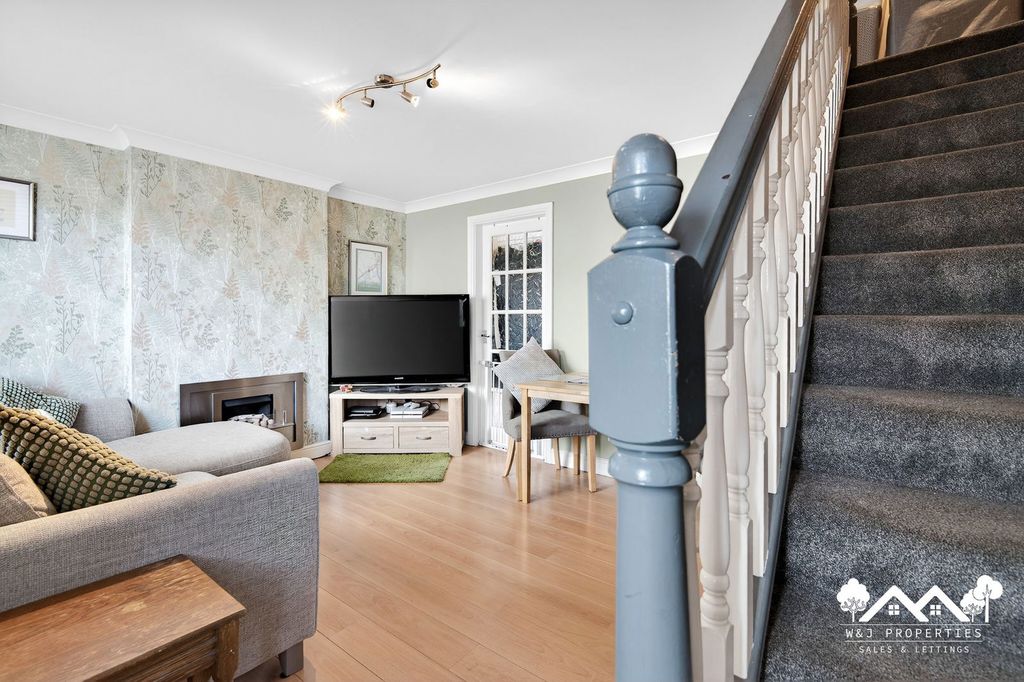 Property photo 2 of 31