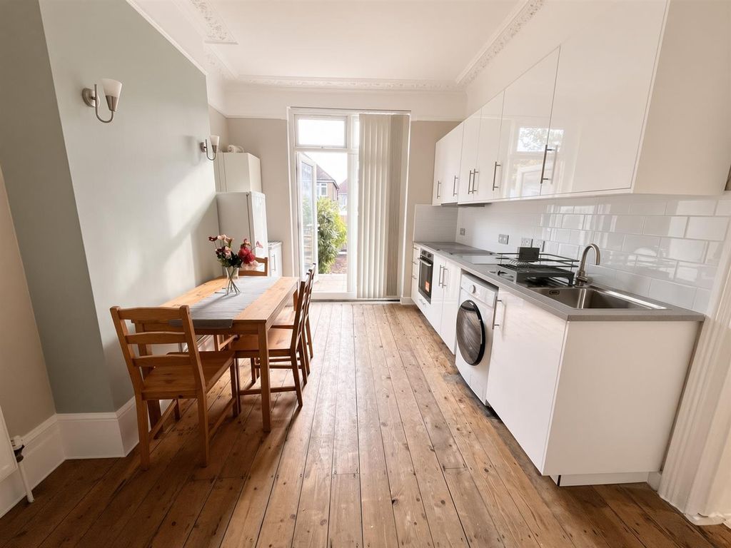 Property photo 3 of 9 Kitchen.Jpg