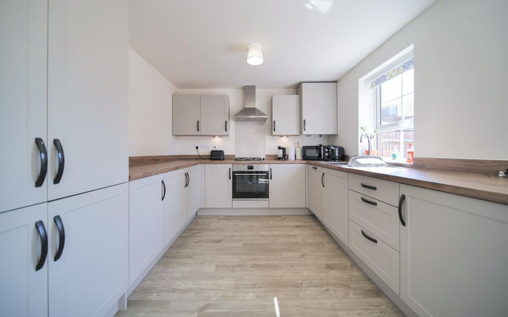 Property photo 2 of 16 Kitchen