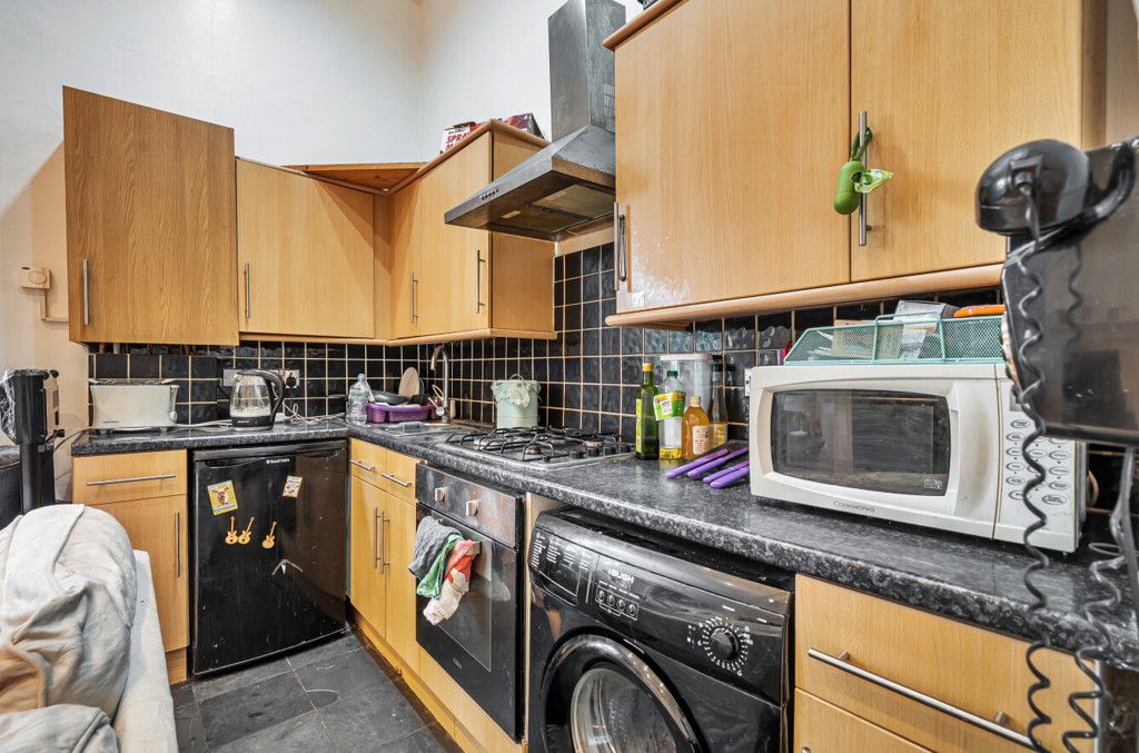 Property photo 3 of 11 Kitchen