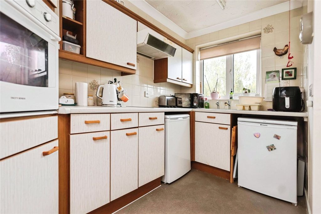 Property photo 3 of 14 Kitchen