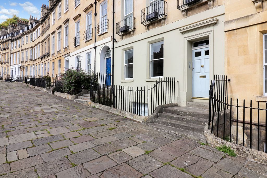Property photo 1 of 31