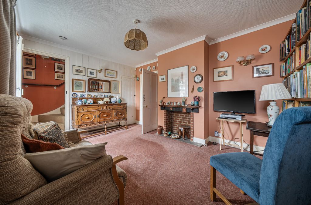 Property photo 2 of 14 Lounge1