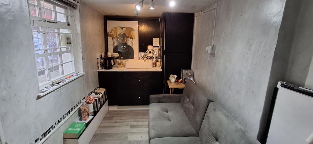 Property photo 3 of 8 20251013_161304.Jpg