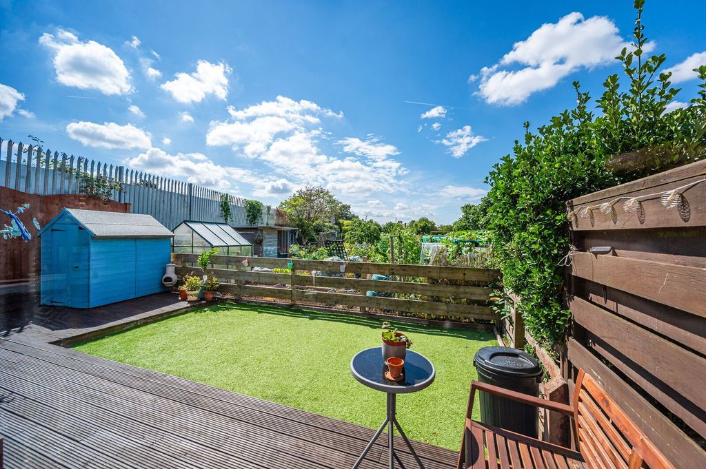 Property photo 3 of 17