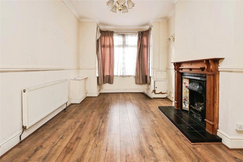 Property photo 2 of 15 Picture No. 12