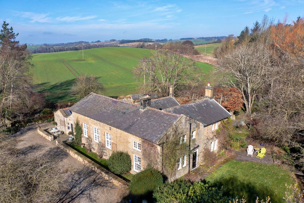 Property photo 2 of 40