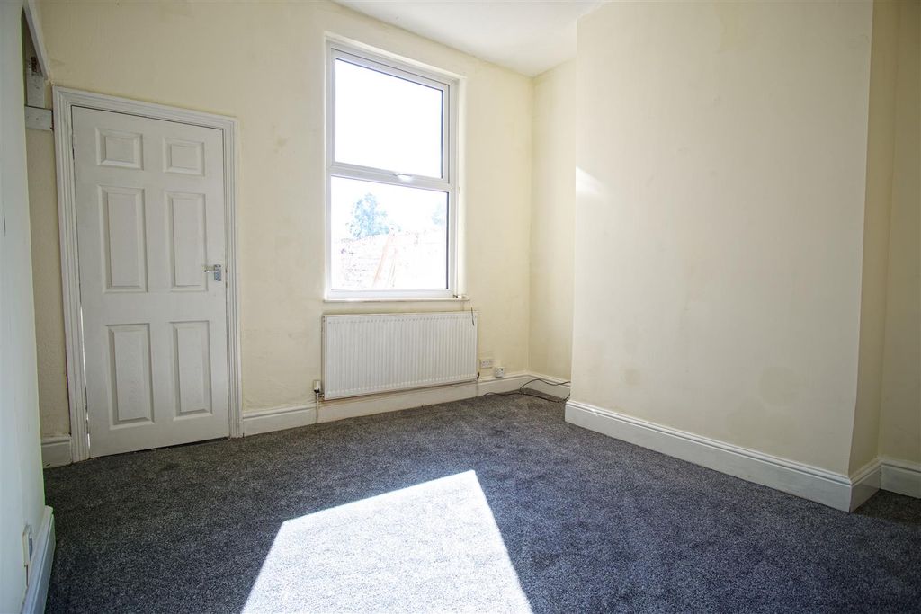 Property photo 3 of 8 Reception 2