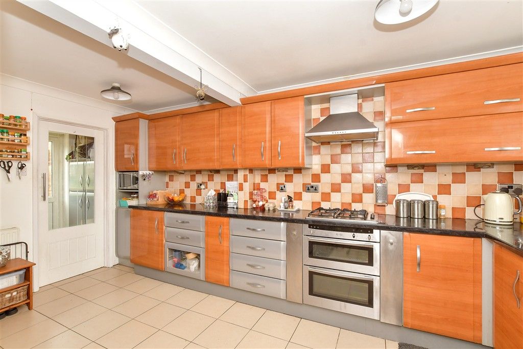 Property photo 3 of 12 Kitchen