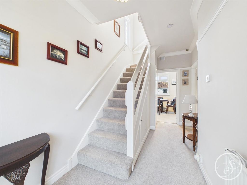 Property photo 3 of 27 Hallway