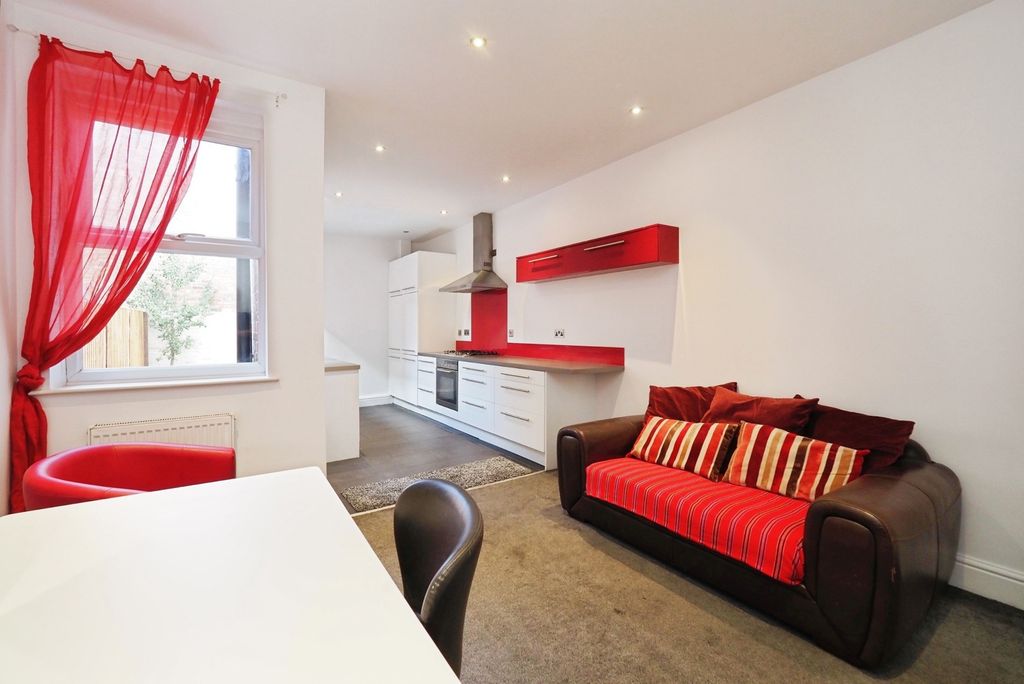 Property photo 3 of 14 Photo